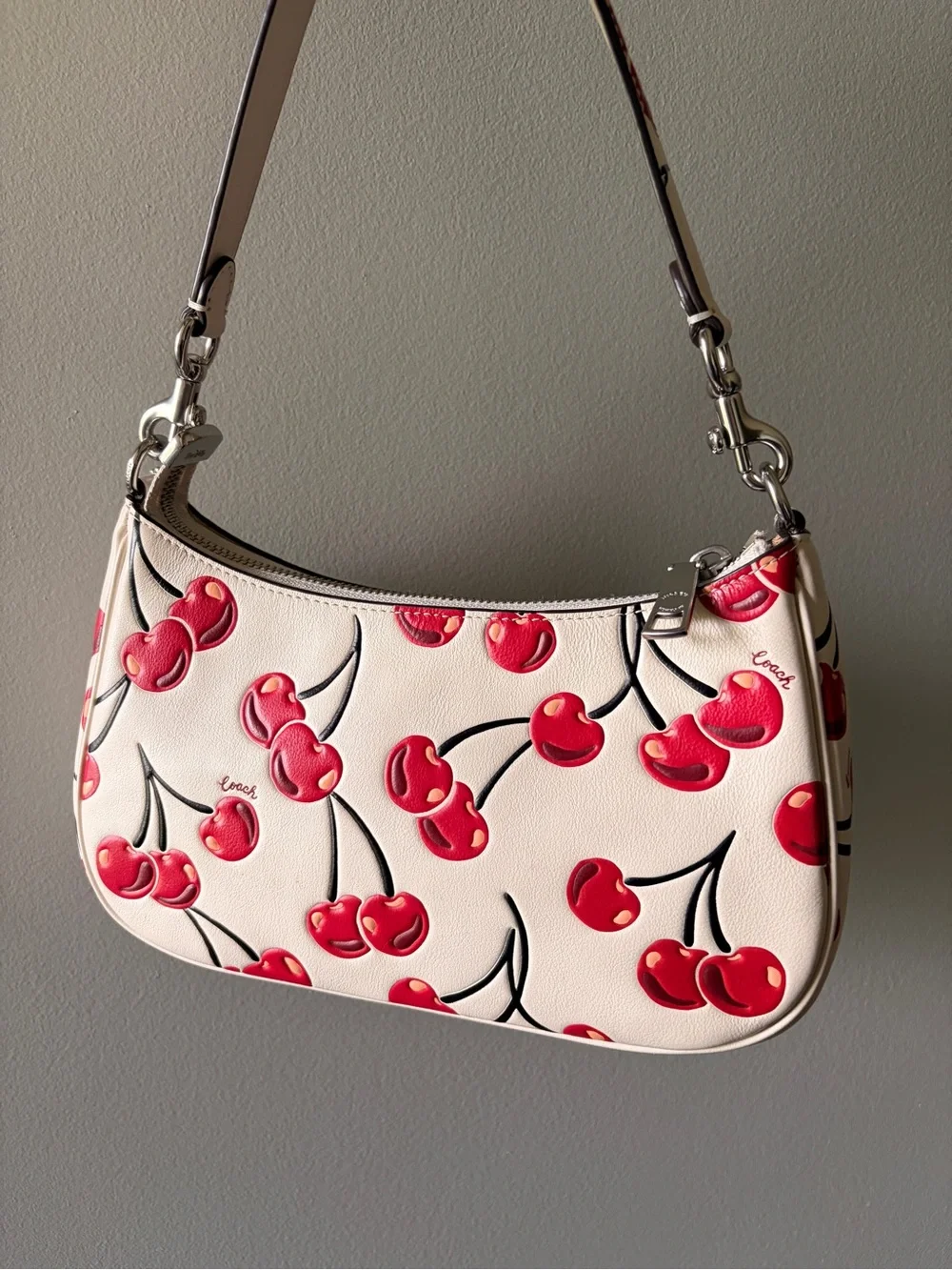 Coach Teri bag with cherry print - Picture 5 of 8